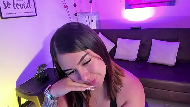 ArianaBaker online show from October 16, 2025, 1:01 pm