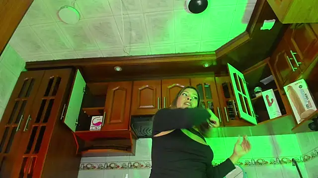 LaureenHills online show from February 11, 2025, 3:08 am