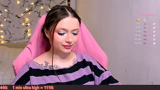 Snapshot of me__hanna chatting on February 15, 2025, 8:43 pm me  hanna online show from February 15, 2025, 8:43 pm