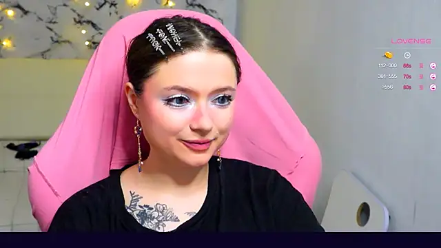 Snapshot of me__hanna chatting on March 5, 2025, 10:32 pm me  hanna online show from March 5, 2025, 10:32 pm