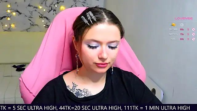 Snapshot of me__hanna chatting on March 6, 2025, 1:37 am me  hanna online show from March 6, 2025, 1:37 am