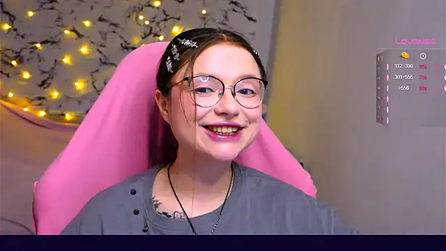 Snapshot of me__hanna chatting on March 13, 2025, 11:49 pm me  hanna online show from March 13, 2025, 11:49 pm