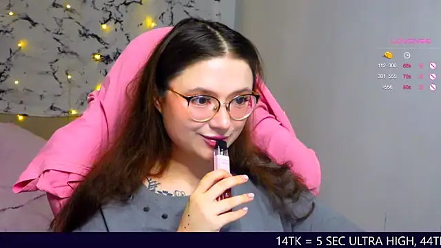 Snapshot of me__hanna chatting on March 20, 2025, 10:18 pm me  hanna online show from March 20, 2025, 10:18 pm