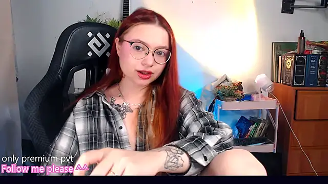 Snapshot of me__hanna chatting on September 29, 2025, 10:25 pm me  hanna online show from September 29, 2025, 10:25 pm