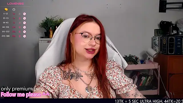 Snapshot of me__hanna chatting on October 6, 2025, 11:35 pm me  hanna online show from October 6, 2025, 11:35 pm