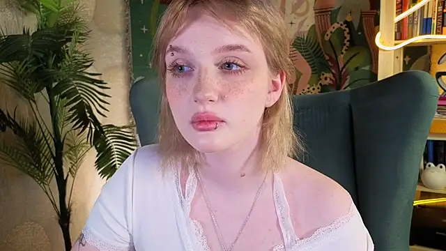 ELLIEJAY online show from April 10, 2026, 5:45 am