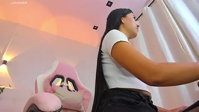 miagomezweb1 online show from March 1, 2025, 12:23 pm