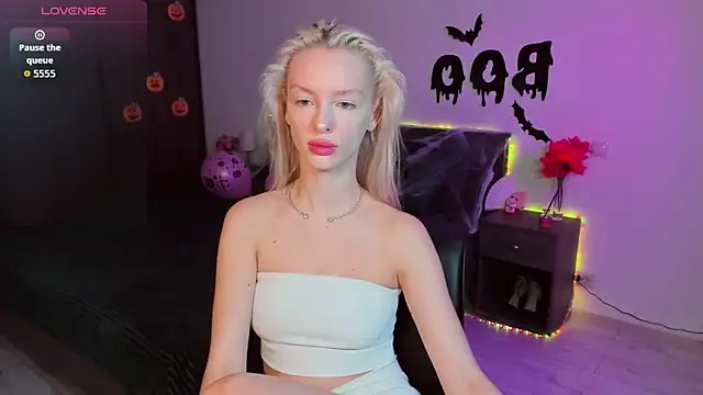 AleksaBlonde online show from October 20, 2025, 5:41 am