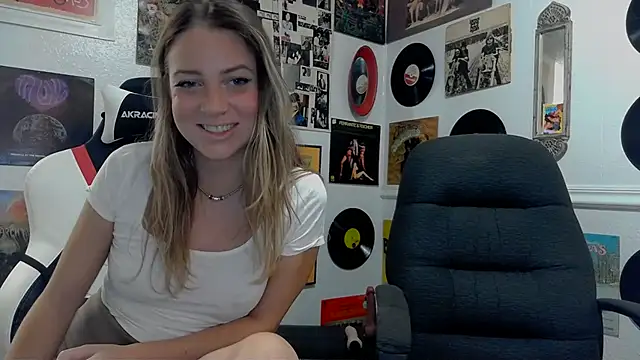 molly witha chance online show from January 16, 2025, 9:51 pm