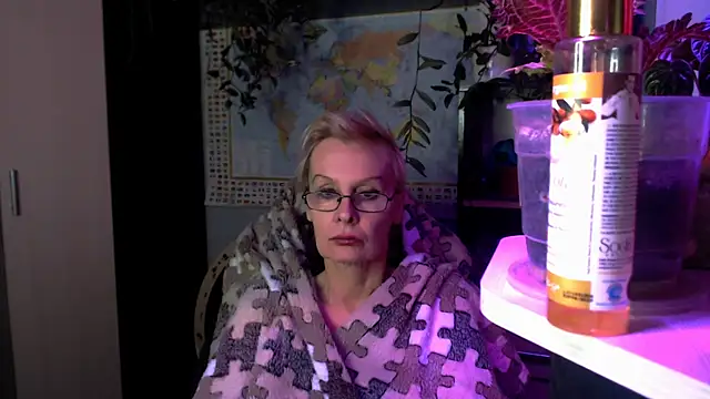 HelgaHimmell online show from April 8, 2026, 9:37 pm