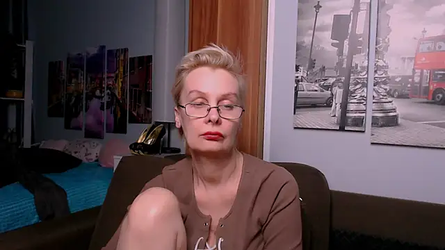 Snapshot of HelgaHimmell chatting on April 29, 2026, 5:30 pm HelgaHimmell online show from April 29, 2026, 5:30 pm