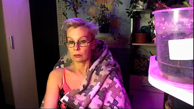 Snapshot of HelgaHimmell chatting on May 6, 2026, 8:58 pm HelgaHimmell online show from May 6, 2026, 8:58 pm