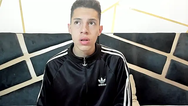 Snapshot of thiago19s chatting on December 13, 2024, 7:21 pm thiago19s online show from December 13, 2024, 7:21 pm