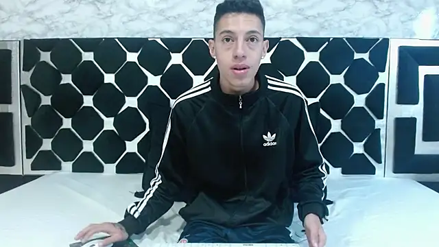 Snapshot of thiago19s chatting on February 12, 2025, 9:33 pm thiago19s online show from February 12, 2025, 9:33 pm