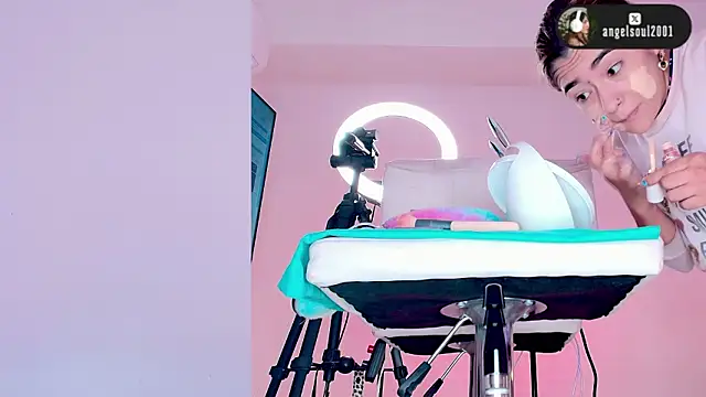 Angelst   online show from February 5, 2026, 8:19 am