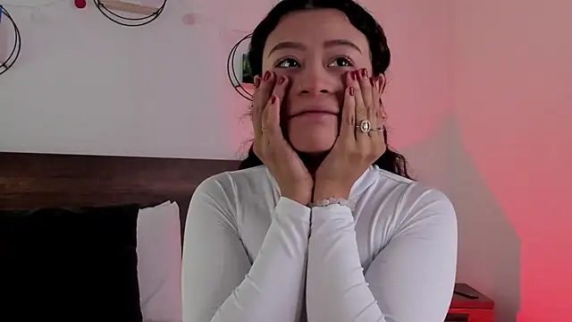 Snapshot of YenniferCurly chatting on December 21, 2024, 12:38 pm YenniferCurly online show from December 21, 2024, 12:38 pm