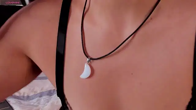 Snapshot of YenniferCurly chatting on December 29, 2024, 12:55 pm YenniferCurly online show from December 29, 2024, 12:55 pm