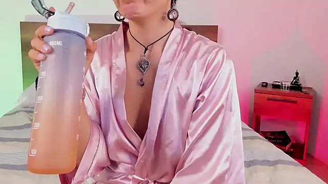 Snapshot of YenniferCurly chatting on January 30, 2025, 12:27 pm YenniferCurly online show from January 30, 2025, 12:27 pm