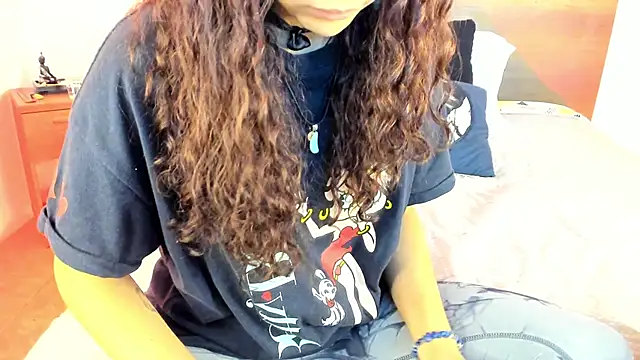 Snapshot of YenniferCurly chatting on February 6, 2025, 12:48 pm YenniferCurly online show from February 6, 2025, 12:48 pm