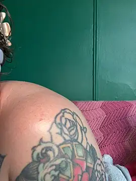 quinnmariexo online show from April 17, 2026, 10:13 pm