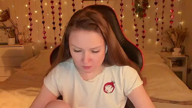 desperatehousewife   online show from February 13, 2026, 7:10 pm