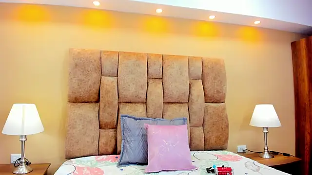 Snapshot of MiiaHot chatting on February 1, 2026, 8:07 pm MiiaHot online show from February 1, 2026, 8:07 pm