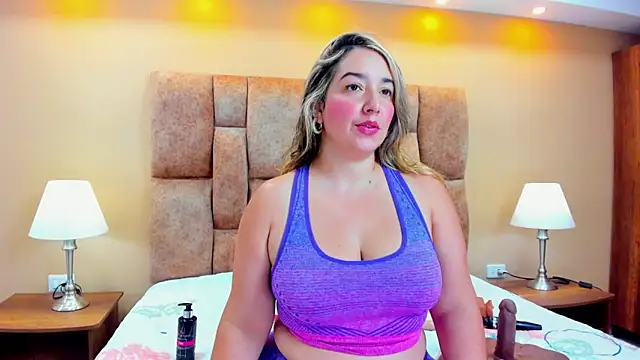 Snapshot of MiiaHot chatting on February 2, 2026, 7:45 pm MiiaHot online show from February 2, 2026, 7:45 pm