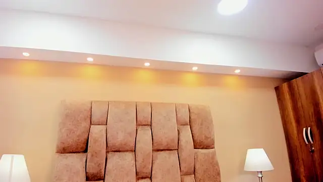 Snapshot of MiiaHot chatting on February 22, 2026, 8:07 pm MiiaHot online show from February 22, 2026, 8:07 pm