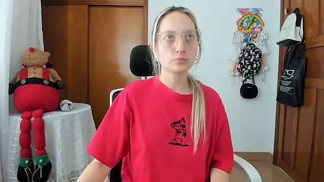Adele johnsonn1 online show from May 22, 2026, 5:18 pm