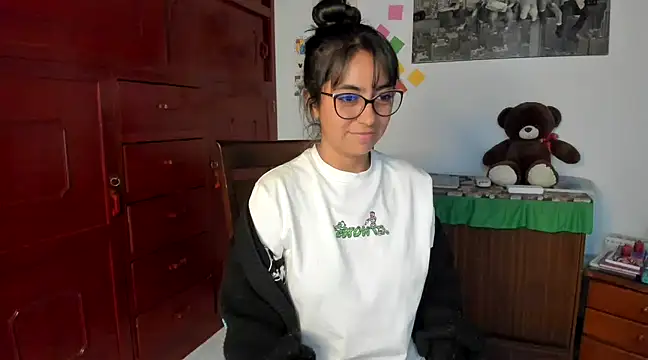 Isabellaa22 1 online show from December 3, 2024, 10:18 pm