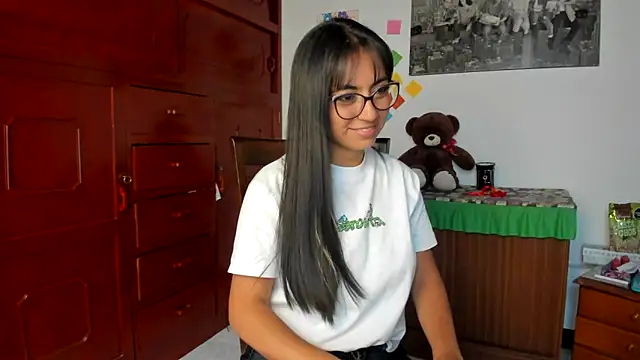 Isabellaa22 1 online show from January 4, 2025, 9:09 pm