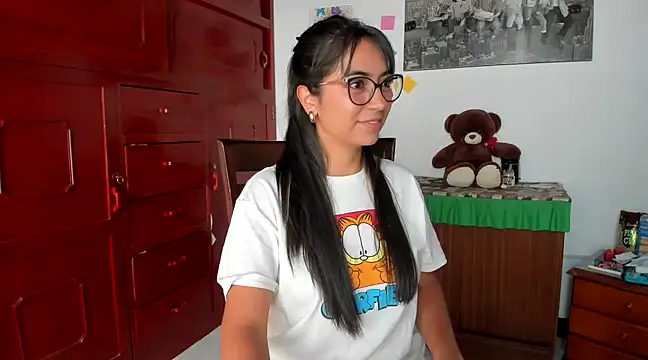 Isabellaa22 1 online show from January 17, 2025, 5:08 pm