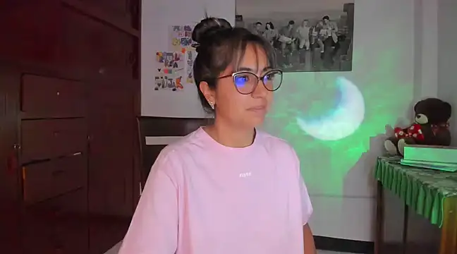 Isabellaa22 1 online show from February 6, 2025, 11:54 am