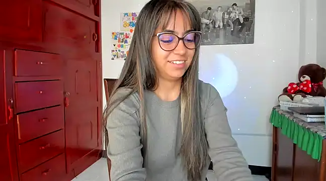 Isabellaa22 1 online show from February 10, 2025, 1:33 pm