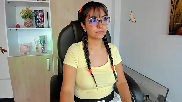 Isabellaa22 1 online show from February 28, 2025, 3:04 pm