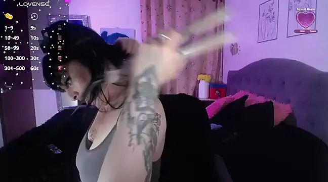 violett honney online show from January 3, 2025, 3:38 am