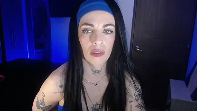 Snapshot of violett_honney chatting on June 18, 2026, 12:44 am violett honney online show from June 18, 2026, 12:44 am