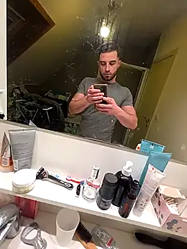 Snapshot of Vekie_007 chatting on February 1, 2026, 7:23 pm Vekie 007 online show from February 1, 2026, 7:23 pm