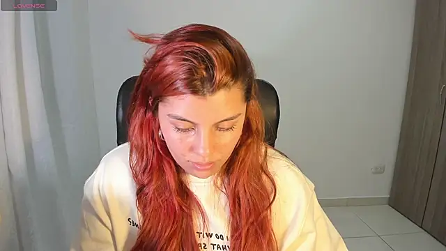 Snapshot of Fieryfenixx chatting on March 1, 2025, 3:32 am Fieryfenixx online show from March 1, 2025, 3:32 am