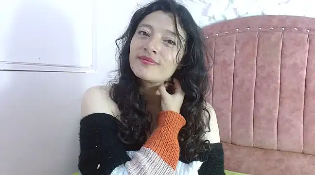 lunazulsj online show from January 16, 2025, 5:33 pm