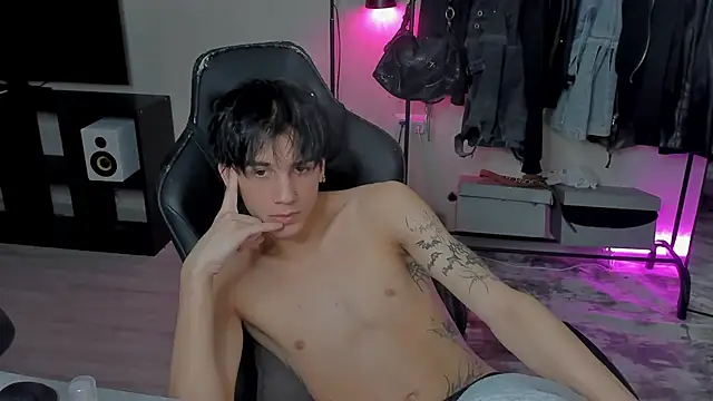 Snapshot of MarkBrowniii chatting on February 17, 2025, 9:08 pm MarkBrowniii online show from February 17, 2025, 9:08 pm