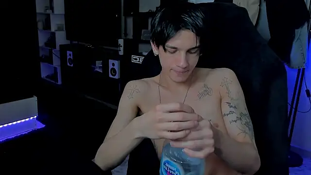Snapshot of MarkBrowniii chatting on May 20, 2026, 2:07 am MarkBrowniii online show from May 20, 2026, 2:07 am