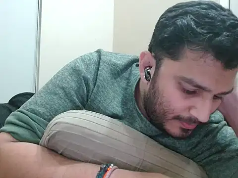 Snapshot of robintoit chatting on February 12, 2026, 3:51 pm robintoit online show from February 12, 2026, 3:51 pm