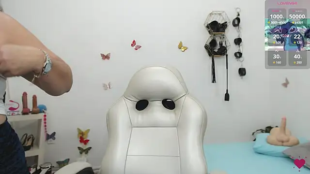 mom hot   online show from February 26, 2026, 8:30 pm