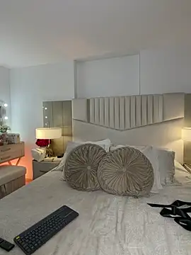  laura 02 online show from February 4, 2026, 10:15 pm