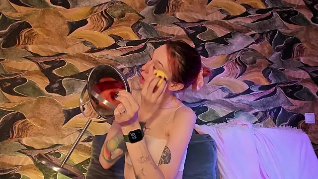 Snapshot of CrystalRey chatting on January 12, 2025, 2:56 am CrystalRey online show from January 12, 2025, 2:56 am