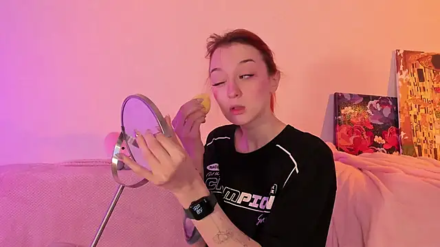 Snapshot of CrystalRey chatting on February 13, 2025, 4:22 am CrystalRey online show from February 13, 2025, 4:22 am