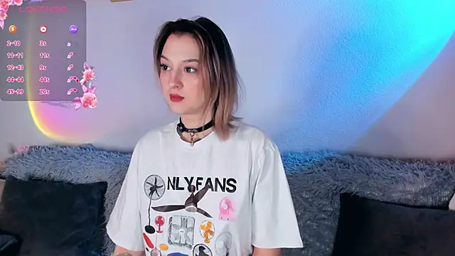 Snapshot of CrystalRey chatting on October 9, 2025, 6:44 am CrystalRey online show from October 9, 2025, 6:44 am