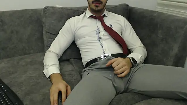 Snapshot of Naughtb0y chatting on February 6, 2026, 12:15 am Naughtb0y online show from February 6, 2026, 12:15 am