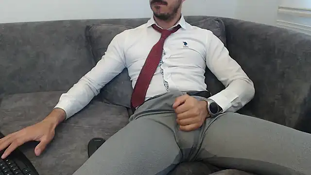 Snapshot of Naughtb0y chatting on May 3, 2026, 11:27 am Naughtb0y online show from May 3, 2026, 11:27 am